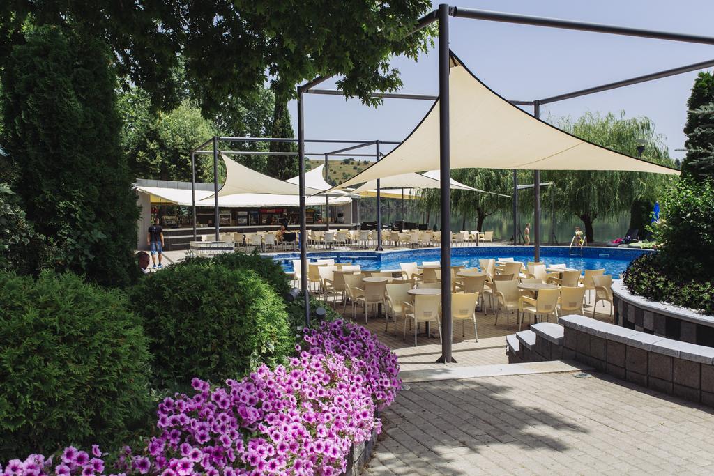 Romantique Veles Hotel Buitenkant foto
