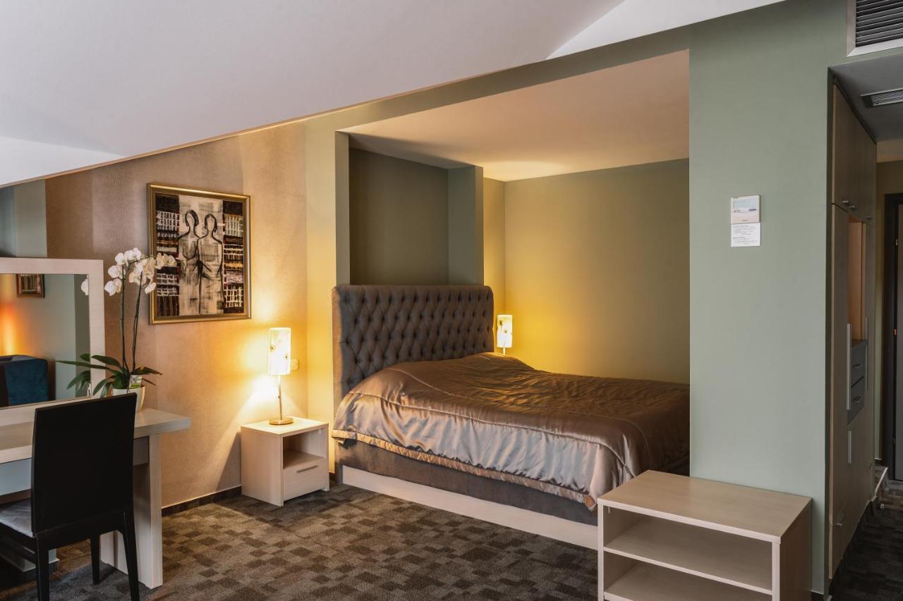 Romantique Veles Hotel Buitenkant foto