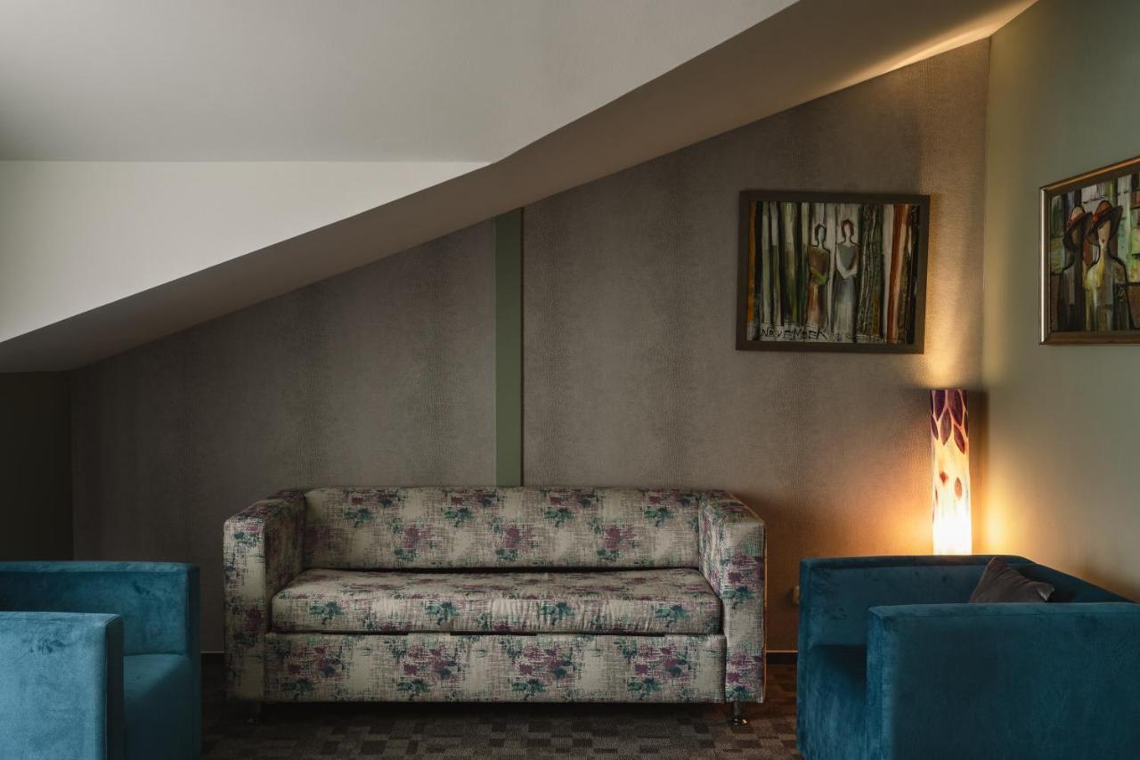 Romantique Veles Hotel Buitenkant foto